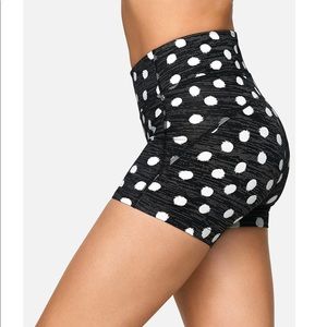 Outdoor Voices Women’s 3.5” Flex Short in polka dot